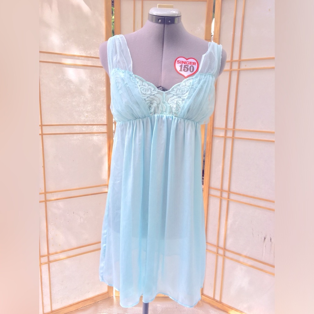 Elegant Sheer Lace Nightgown - Light Blue Oscar De La Renta